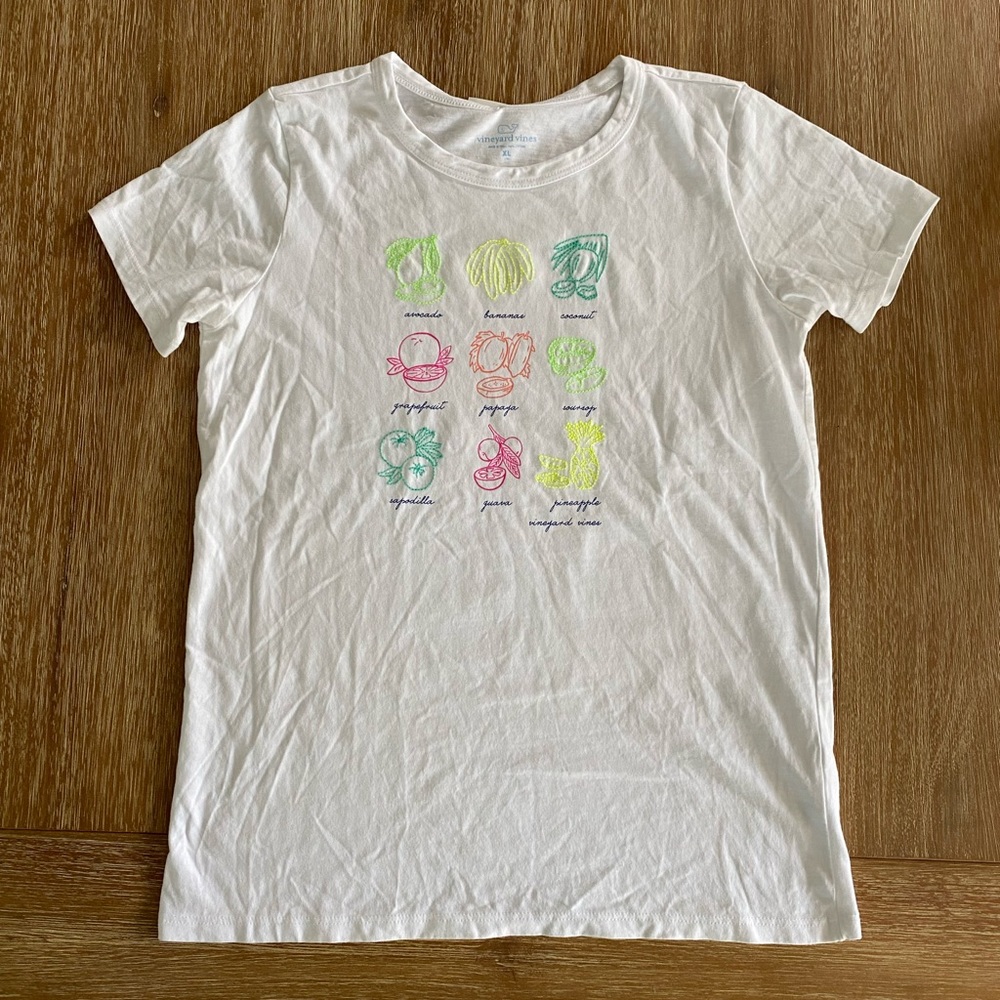 Vineyard Vines Girls’ Embroidered Tropical Fruit White T-Shirt Size XL